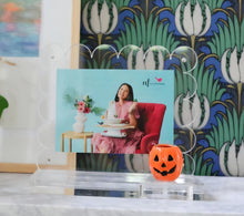 Load image into Gallery viewer, Nora Fleming Scalloped Acrylic Frame (CLR01)

